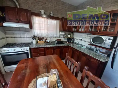 Casa en Venta con 2 cocheras