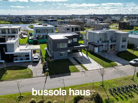 Casa en venta de 5 ambientes con pileta en Acacias Puertos Escobar
