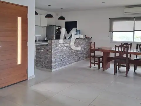 Casa en Venta con 4 cocheras