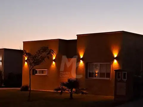 Casa 6 ambientes con 3 baños
