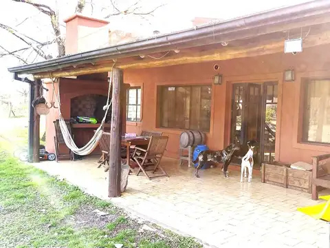 Casa en Alquiler con 2 cocheras