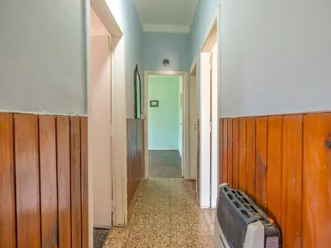 CASA CON AMPLIO LOTE VENTA, BURZACO. CERCA ESPORA