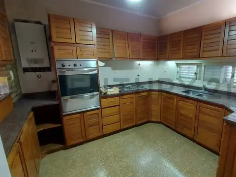 Venta de Amplia casa en Rafaela