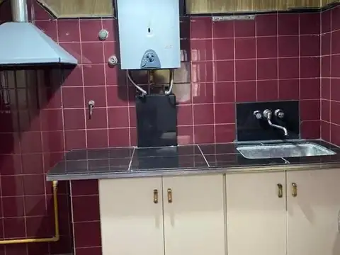 Casa 8 ambientes con 1 baño