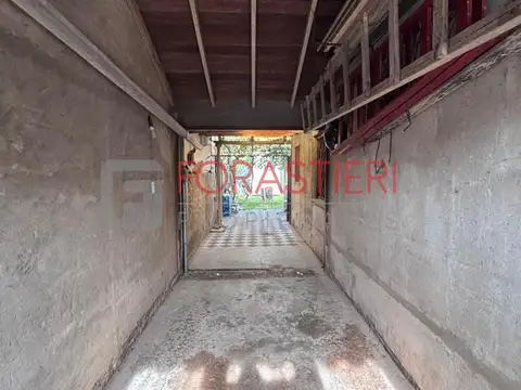 Casa 6 ambientes con 2 baños