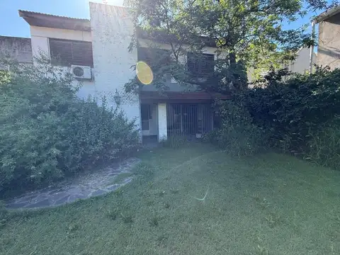 Venta casa 4 ambientes cocheras parque quincho apto crédito