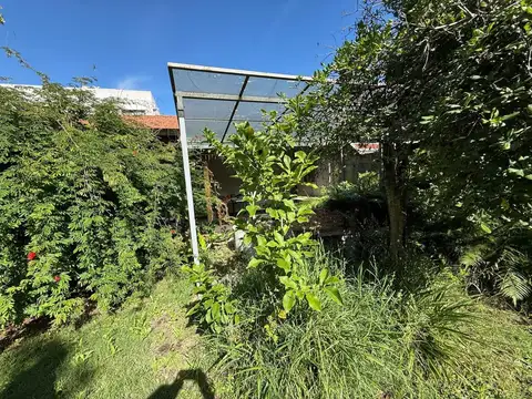 Venta casa 4 ambientes cocheras parque quincho apto crédito