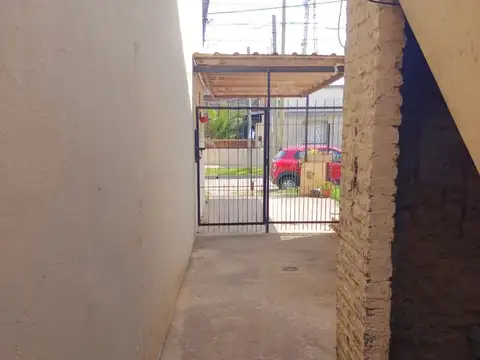 Depto Tipo Casa en Alquiler con 1 cocheras