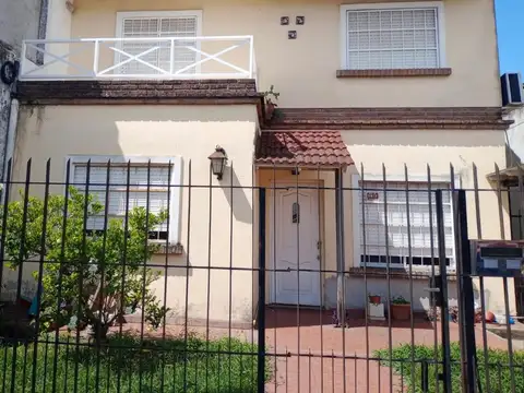 ALQUILER! PH 3 AMB. 1º piso. PATIO, BALCÓN, COCHERA opcional. En Villa Ballester, San Martin, G.B.A. Zona Norte