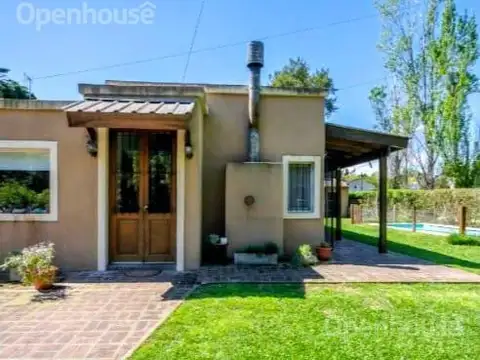 Casa 4 ambientes con 2 baños