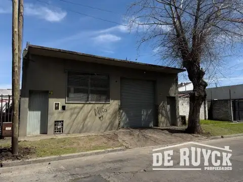 Galpón sobre lote de 394m2