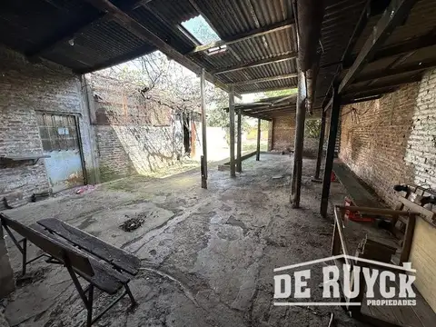 Galpón sobre lote de 394m2