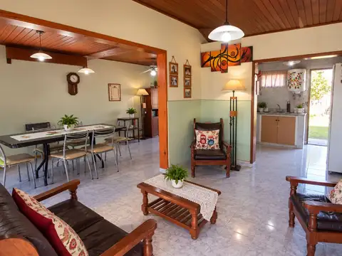 Casa en Venta con 2 cocheras