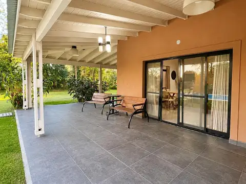 Casa 4 ambientes con 2 baños