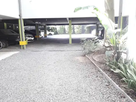 Cochera semicubierta - Banfield Oeste Centro