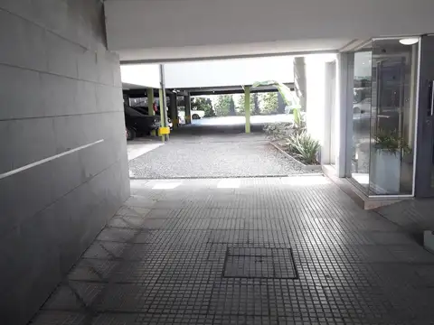 Cochera semicubierta - Banfield Oeste Centro