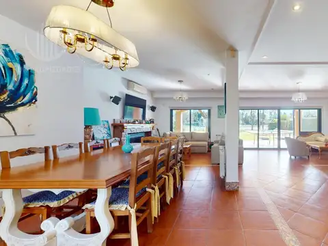 Casa 7 ambientes con 4 baños