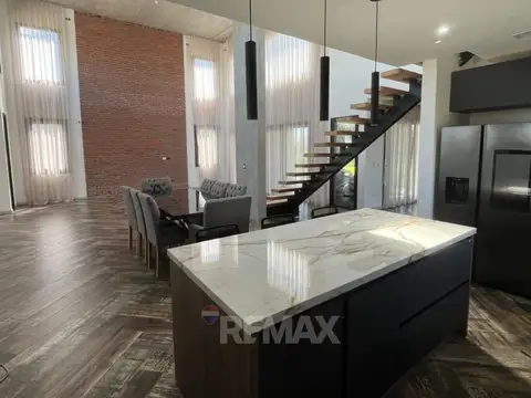 VENTA CASA MODERNA ZELAYA (B.ABIERTO - SIN EXP)