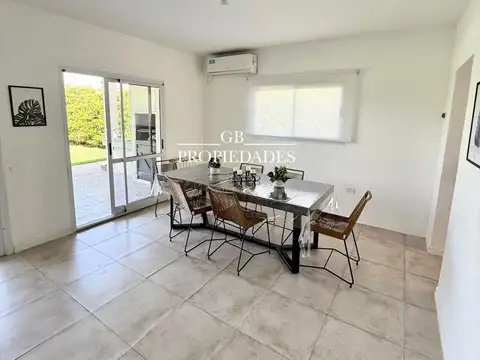 Casa en Venta con 3 cocheras