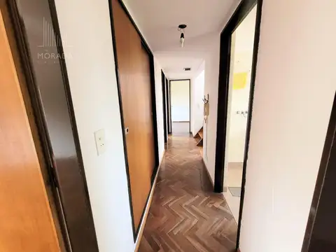 Casa en Alquiler con 3 cocheras