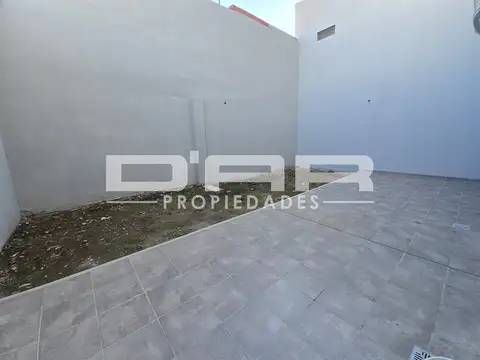 Venta Departamento 2 Ambientes Con Patio Jardín