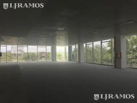 Oficina en Alquiler con 5 cocheras