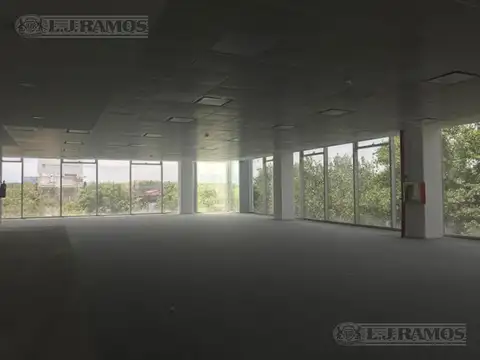 Oficina en Alquiler al Norte