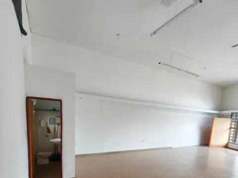 Amplio local en alquiler sobre Av. Arana - Villa Elisa, La Plata