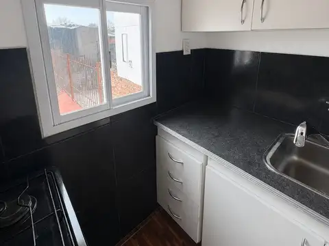 Depto Tipo Casa 2 ambientes con 1 baño