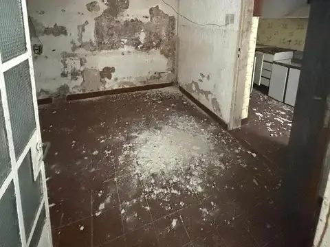 VENTA - Casa al frente a reciclar - Echesortu, Rosario.