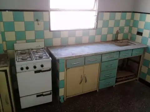 LOCAL con VIVIENDA EN ESQUINA