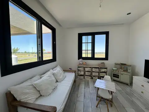 Venta Casa 5 Dormitorios. Vida Club de Campo Barrio Privado-Funes