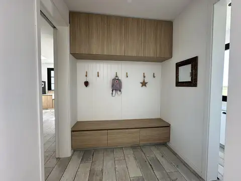 Casa 8 ambientes con 4 baños