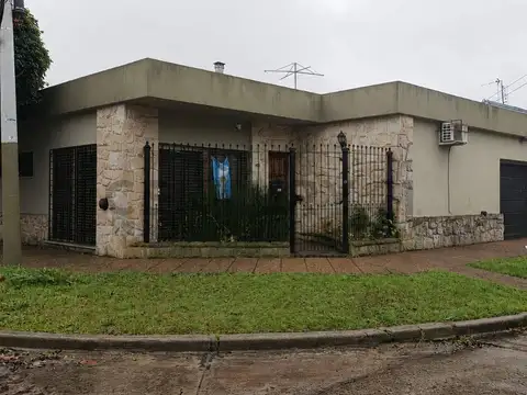 Illanes 100, Piso 0