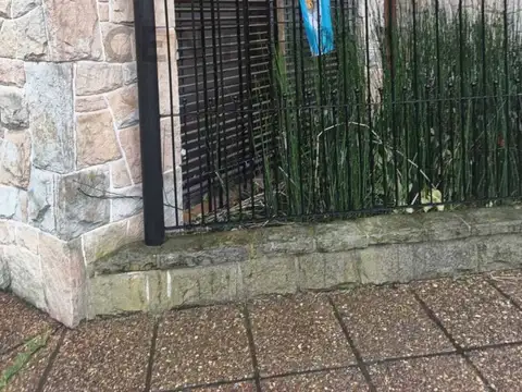 Casa en Alquiler con 1 cochera