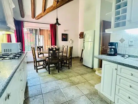 Casa en Alquiler con 2 cocheras