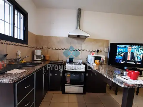 Casa 2 ambientes con 1 baño