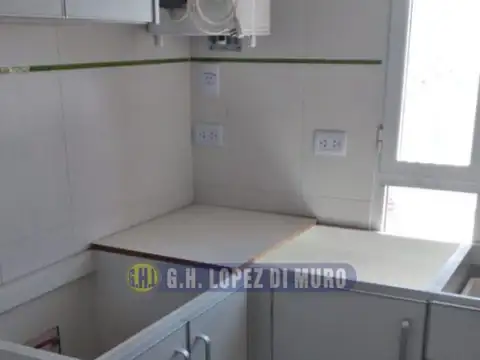 GALPON DE 1.500 MTS2 C/ OFICINAS, MONTACARGA, BAÑOS, VESTUARIO S/LOTE 8.66X40.