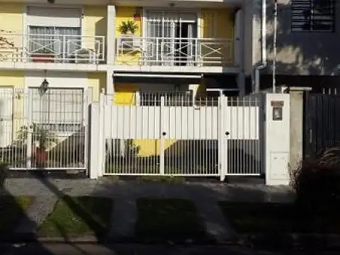VENTA - Dúplex de 3 Ambientes con Jardín y Parrilla en Beccar