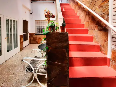 VENTA - Casa de 3 dormitorios con cochera, quincho y parrillero. Ludueña, Rosario.