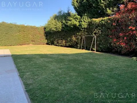 Casa en Venta con 3 cocheras