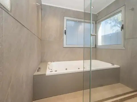 Casa en Venta en Countries y Barrios Cerrados en Quilmes, USD 950.000