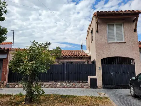 VENTA CASA EN GODOY CRUZ ADY. PUENTE OLIVE