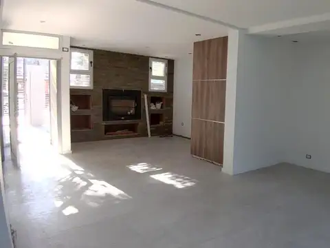 Casa 6 ambientes con 4 baños