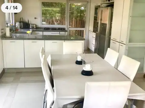Casa en Alquiler con 4 cocheras