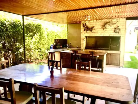 Casa 6 ambientes con 3 baños