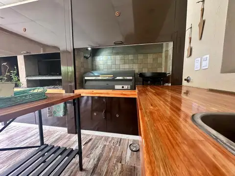 Casa en Venta con 6 cocheras