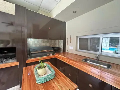 Casa 4 ambientes con 4 baños