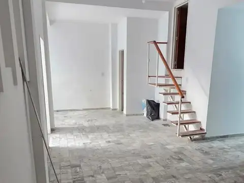 Depto Tipo Casa 5 ambientes con 2 baños
