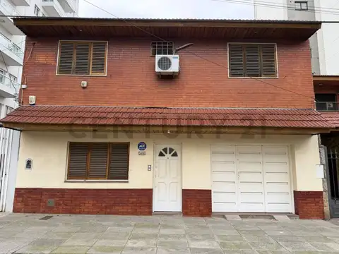 VENTA CASA CASEROS CENTRO - ZONA INMEJORABLE!